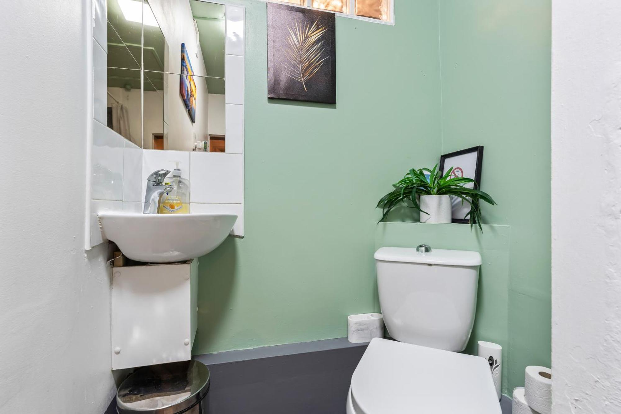 Comfy 4Br House Close To Subway London Exterior foto