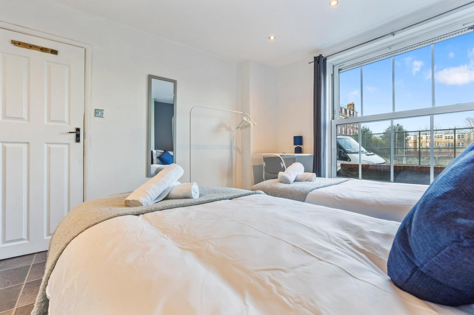 Comfy 4Br House Close To Subway London Exterior foto